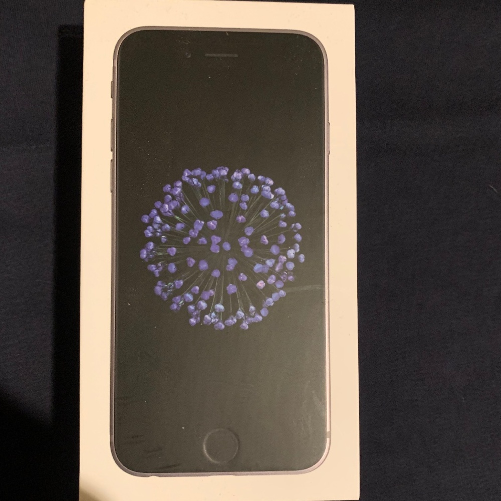 Unlocked iPhone 6 Refurbished (I never used it)